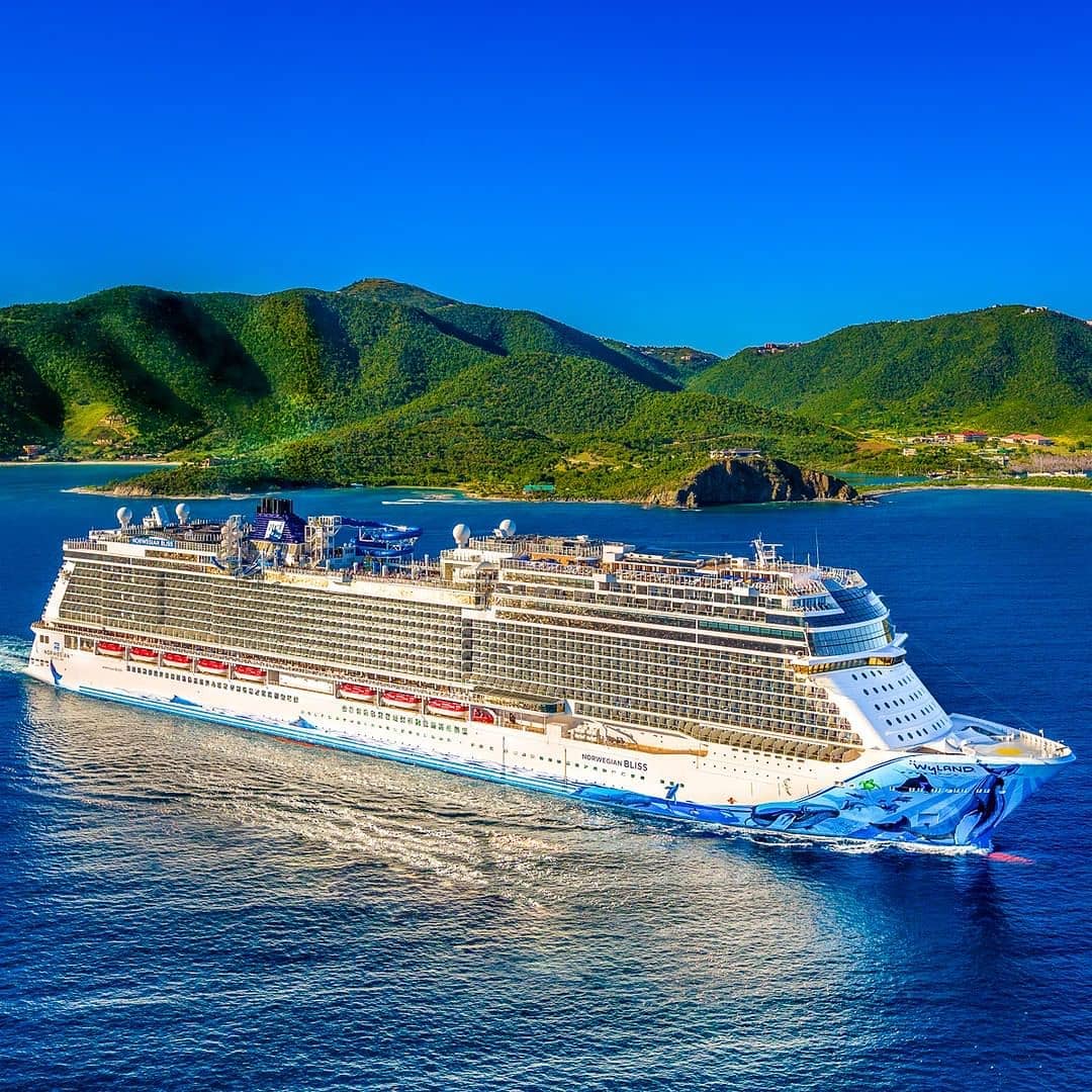 El Norwegian Bliss (NCL) navegando por las cálidas aguas del mar Caribe... CRUCEROS ALASKA NORWEGIAN BLISS CRUCEROS CARIBE NORWEGIAN BLISS CRUCEROS RIVIERA MEXICANA NORWEGIAN BLISS CRUISES ALASKA CRUISES NCL NORWEGIAN BLISS CARIBBEAN NCL CRUISES NORWEGIAN BLISS #NorwegianBliss #CruiseNorwegian #Alaska #AlaskaCruises #CaribbeanCruises #AlaskaNCL #CaribbeanNCL #CrucerosEstadosUnidos #CrucerosSeatttle #SeattleCruises #NewShip
